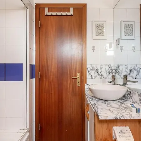 Altido Luxurious Flat In