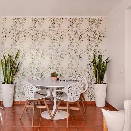 Altido Luxurious Flat In